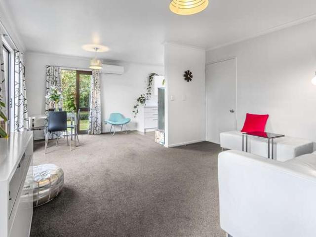 Apartment for sale in Addington, Canterbury