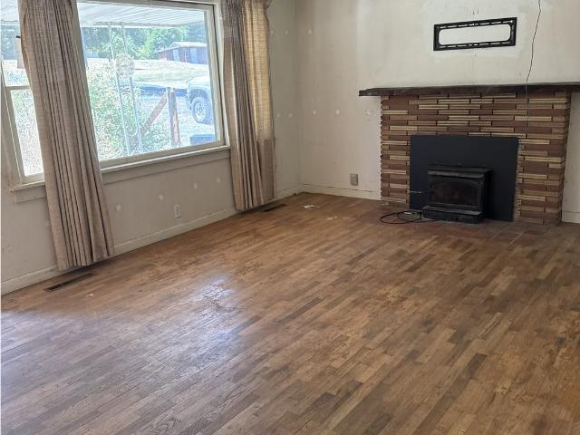 House for sale in Oakridge, Lane County