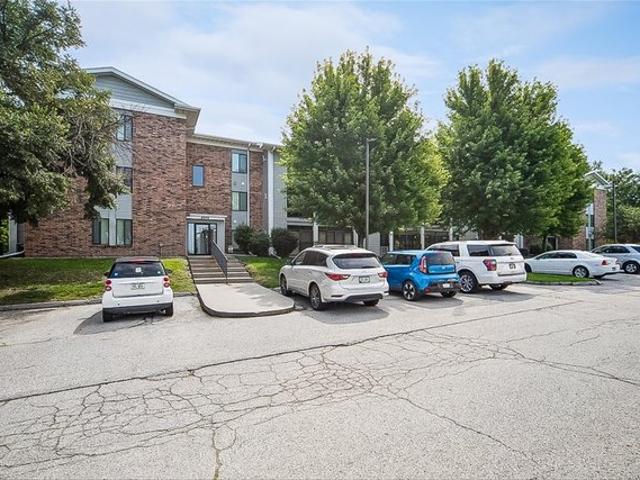 Condo for sale in Urbandale, Iowa