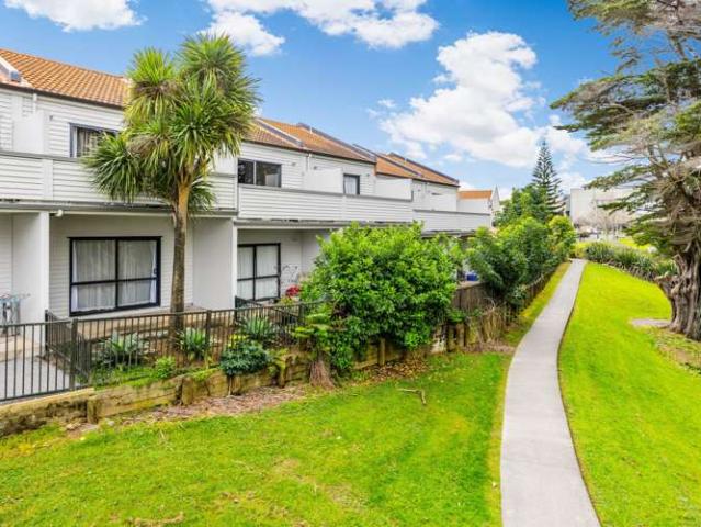Apartment for sale in Howick, Oroua County