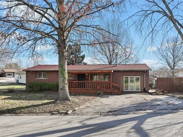 House for sale in Alton, Illinois