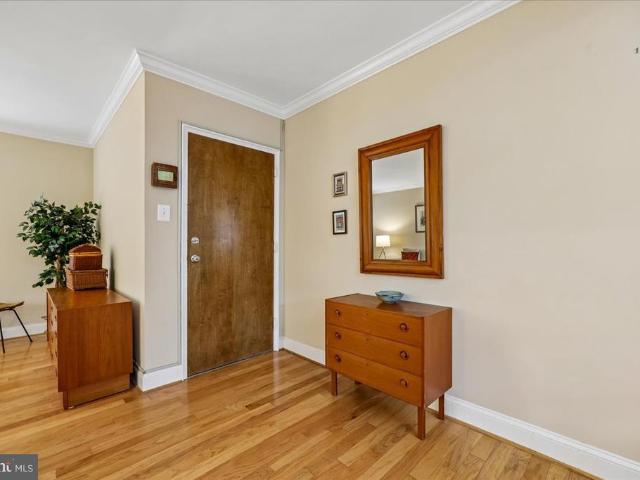 Condo for sale in Arlington South, Bethesda