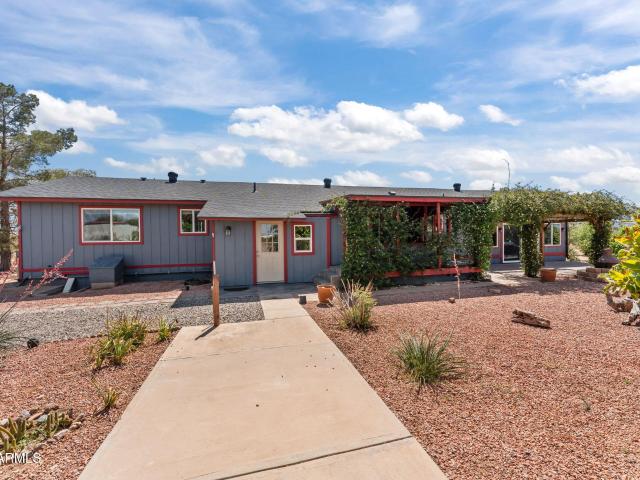 House for sale in Aguila, Arizona