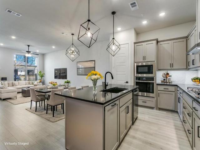 Townhouse for sale in Irving, Texas