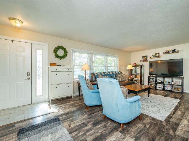 House for sale in Pleasant Hill, Polk County