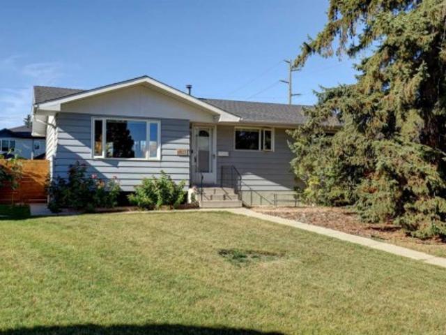 House for sale in Montgomery, Calgary