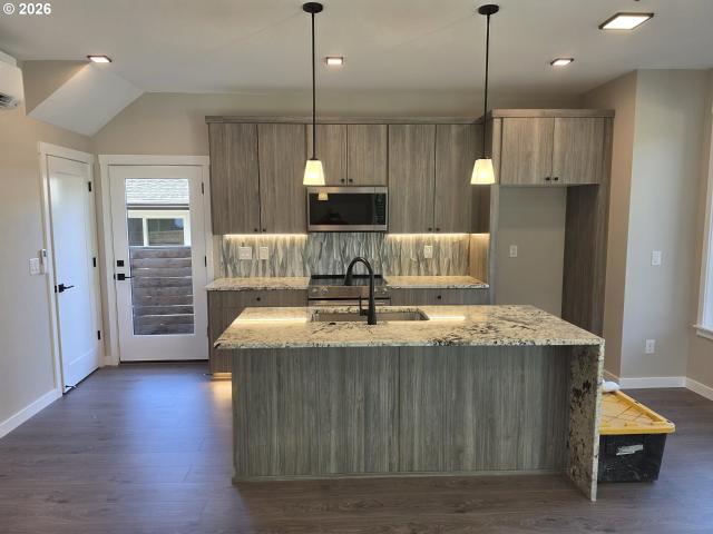 Townhouse for sale in Hector Campbell, Milwaukie