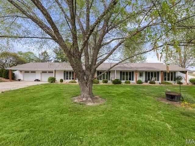 House for sale in Bethalto, Illinois