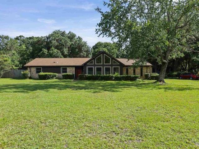 House for sale in Pace, Florida