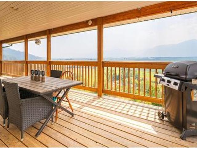 House for sale in Sirdar, British Columbia