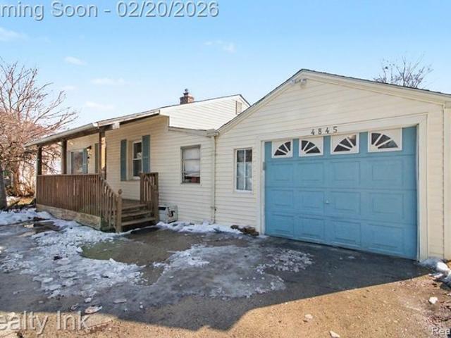 House for sale in Waterford, Michigan