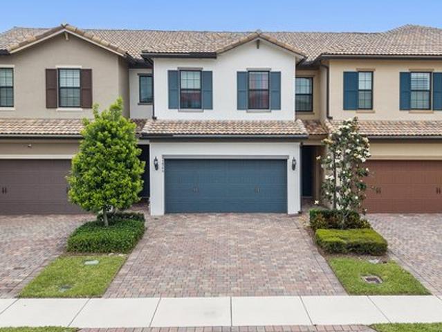 Townhouse for sale in Greenacres, Florida