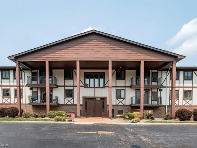 Condo for sale in North Olmsted, Ohio