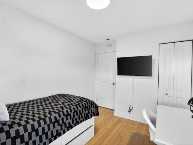 Apartment for rent in Dorval, Quebec