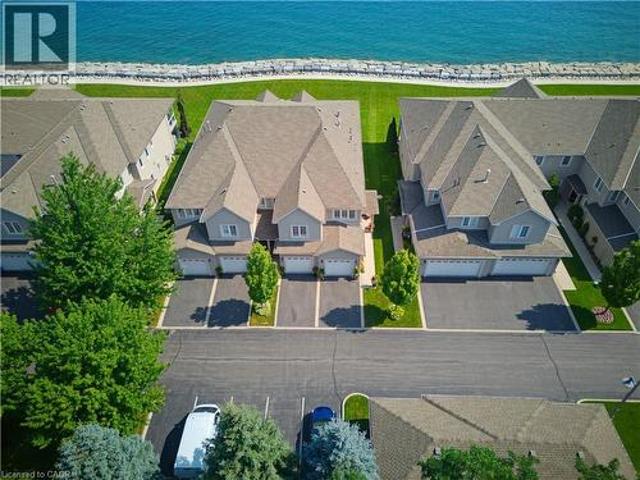 Townhouse for sale in Ancaster, Ontario