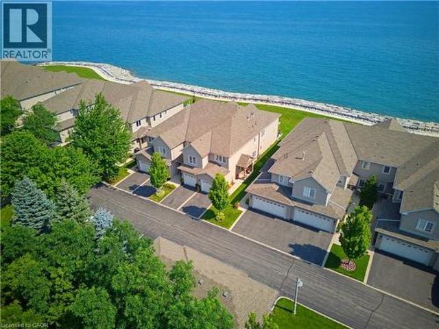 Townhouse for sale in Lakeshore, Hamilton
