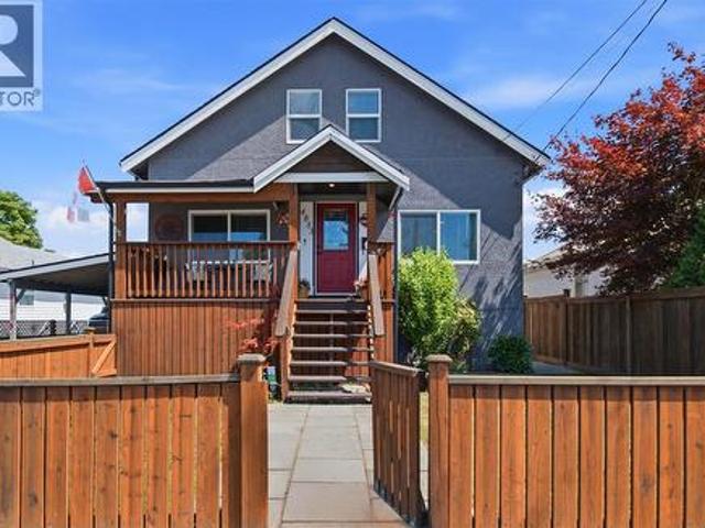 House for sale in Clayoquot, British Columbia