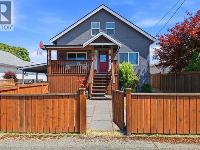 House for sale in Clayoquot, British Columbia