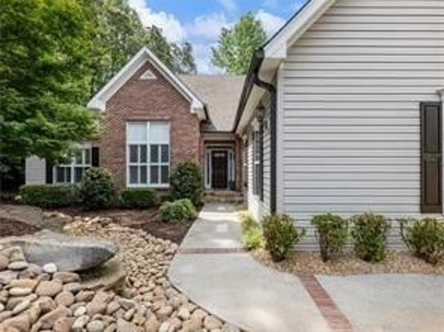 House for sale in Flowery Branch, Georgia