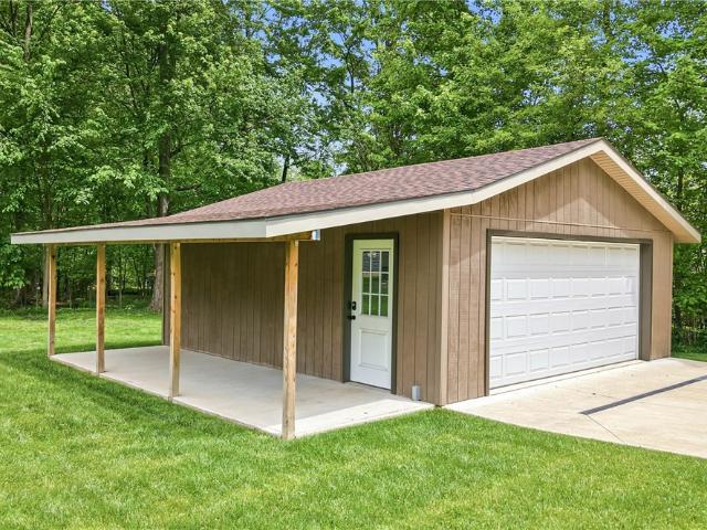 House for sale in Hubbard, Ohio
