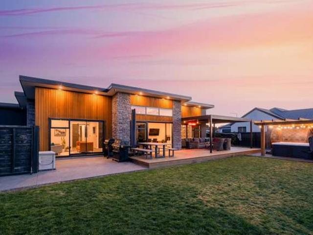 House for sale in Chaslands, Canterbury