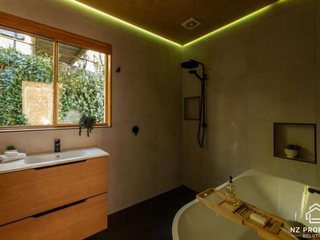 House for sale in Otakou