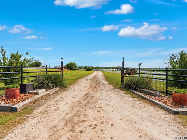 House for sale in Kingsbury, Texas
