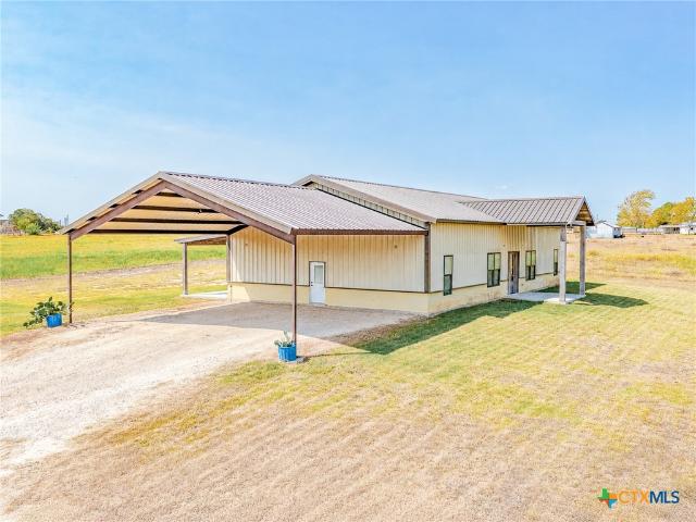 House for sale in Shiner, Texas