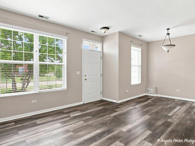 Townhouse for sale in Round Lake, Illinois