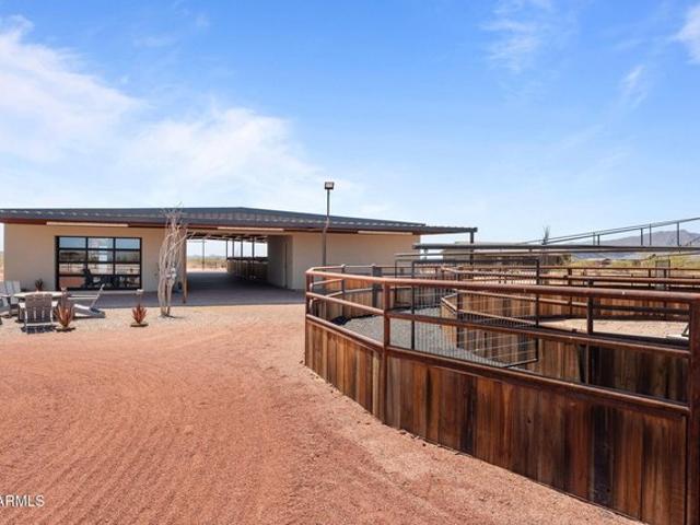 House for sale in Aguila, Arizona