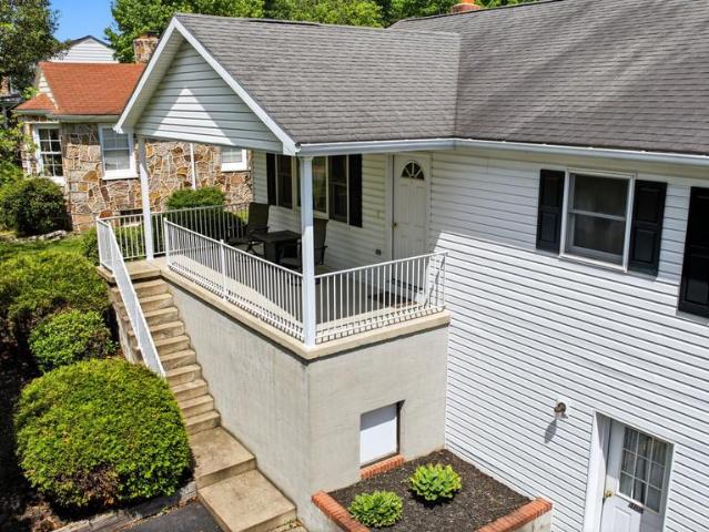 House for sale in Berkeley Springs, West Virginia