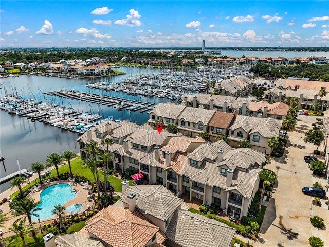 Townhouse for sale in Kemah, Texas