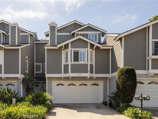Townhouse for sale in Huntington Beach, Orange County