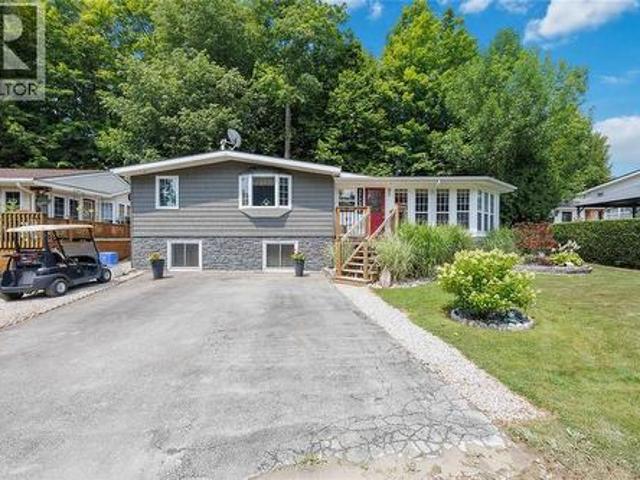 House for sale in Plympton–wyoming, Ontario