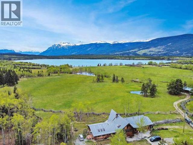 House for sale in Anahim Lake, British Columbia