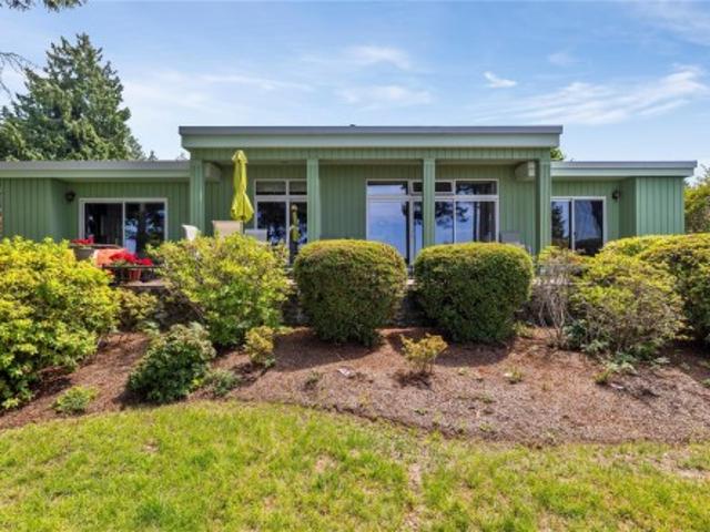 House for sale in Qualicum Beach, British Columbia
