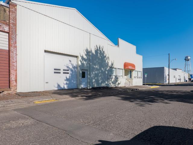 Commercial for sale in Oregonia