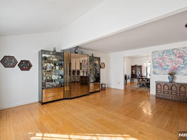 House for sale in Teaneck, New Jersey