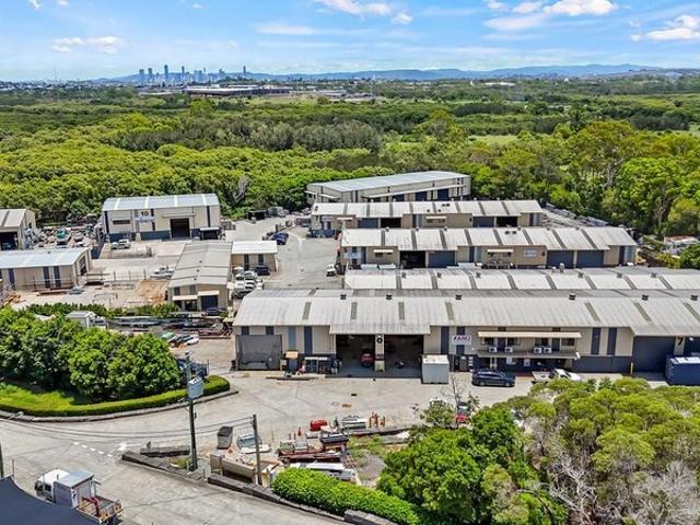 Warehouse for rent in Toombul, Queensland