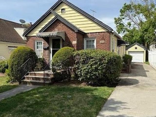 House for sale in Queens, Arverne