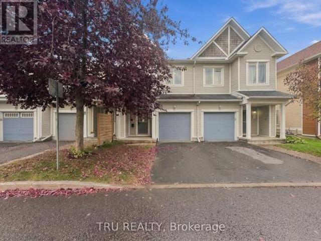 Townhouse for sale in Bridlewood, Ottawa