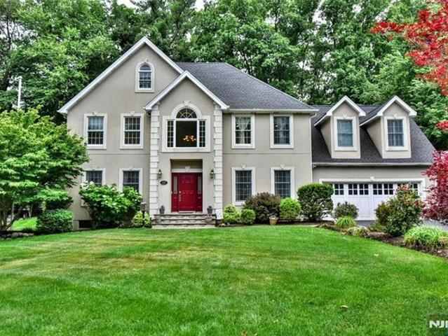 House for sale in Waldwick, New Jersey