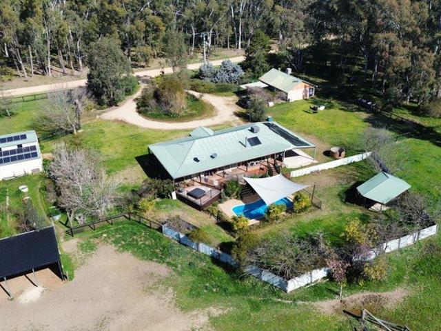 Cottage for sale in Koonoomoo, Shire of Moira