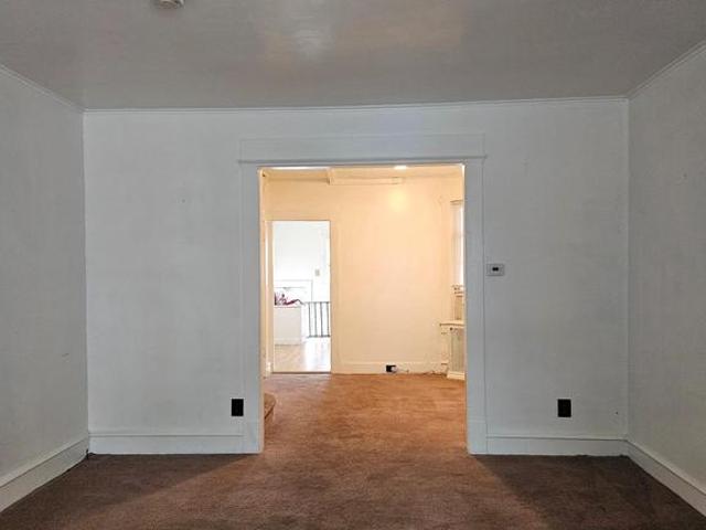 Townhouse for sale in Collingswood Townhouse for sale in Collingswood