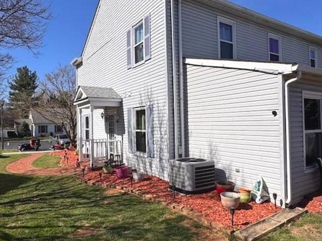 Townhouse for sale in Charles Town, West Virginia