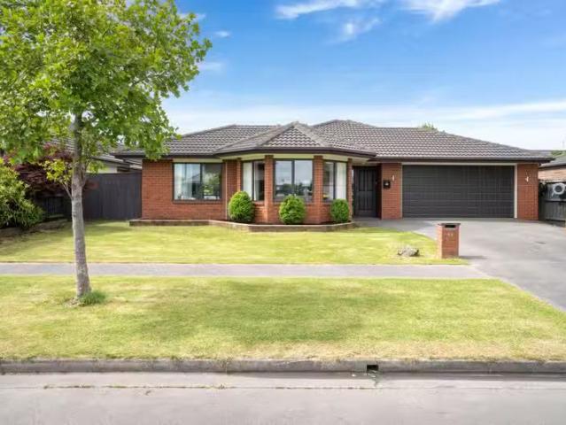 House for sale in Chaslands, Canterbury