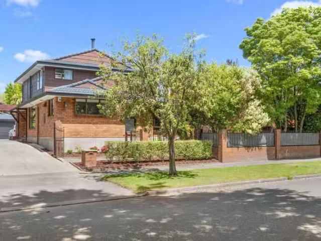 House for sale in Chaslands, Canterbury