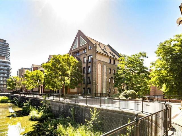 Apartment for rent in St. George in the East, Greater London