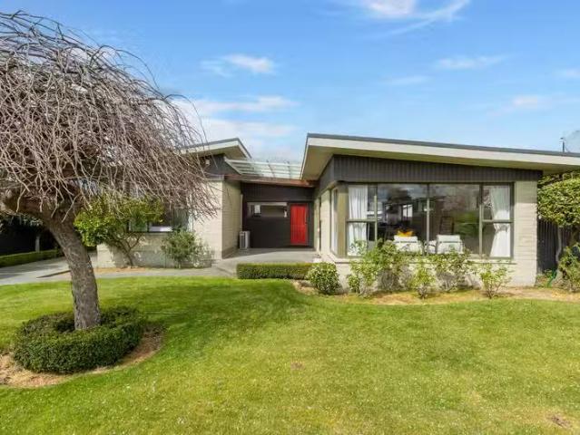 House for sale in Chaslands, Canterbury