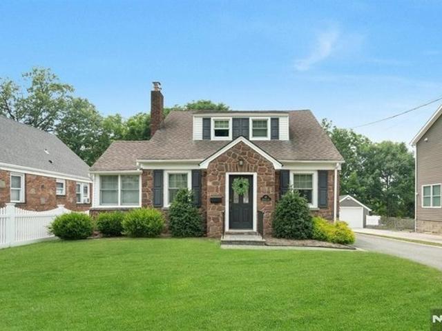House for sale in Waldwick, New Jersey